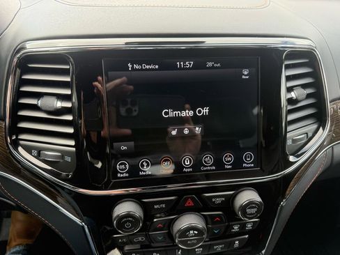 Used 2019 Jeep Grand Cherokee Summit image 17