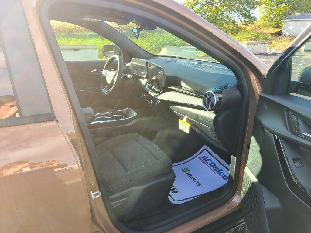 New 2027 Chevrolet Equinox LT AWD/4WD image 25