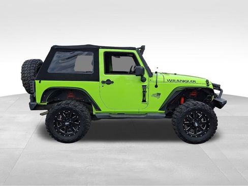 Used 2012 Jeep Wrangler Sahara w/ Connectivity Group AWD/4WD image 7