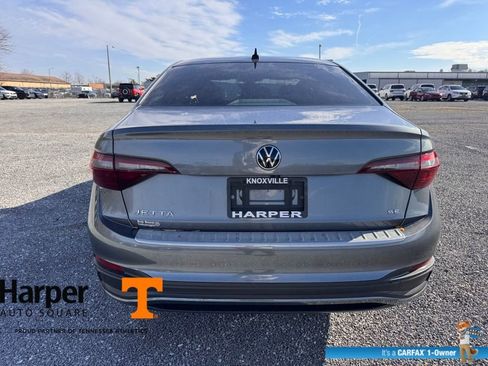 Used 2023 Volkswagen Jetta SE w/ Panoramic Sunroof Package image 4