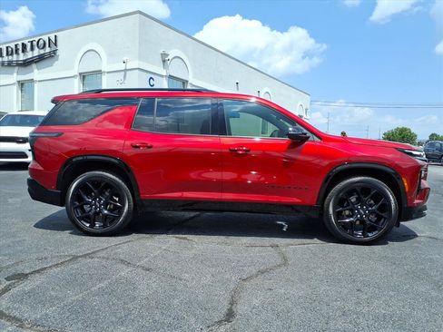 Used 2026 Chevrolet Traverse RS FWD image 32
