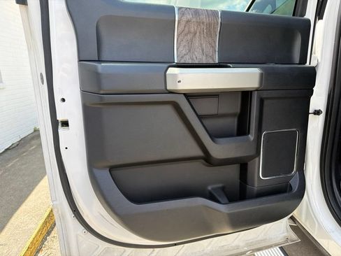 Used 2017 Ford F250 Lariat w/ Lariat Ultimate Package AWD/4WD image 11