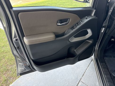 Used 2022 Nissan Frontier SV w/ Technology Package RWD image 14