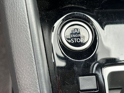 New 2025 Nissan Versa SR w/ Trunk Package image 23