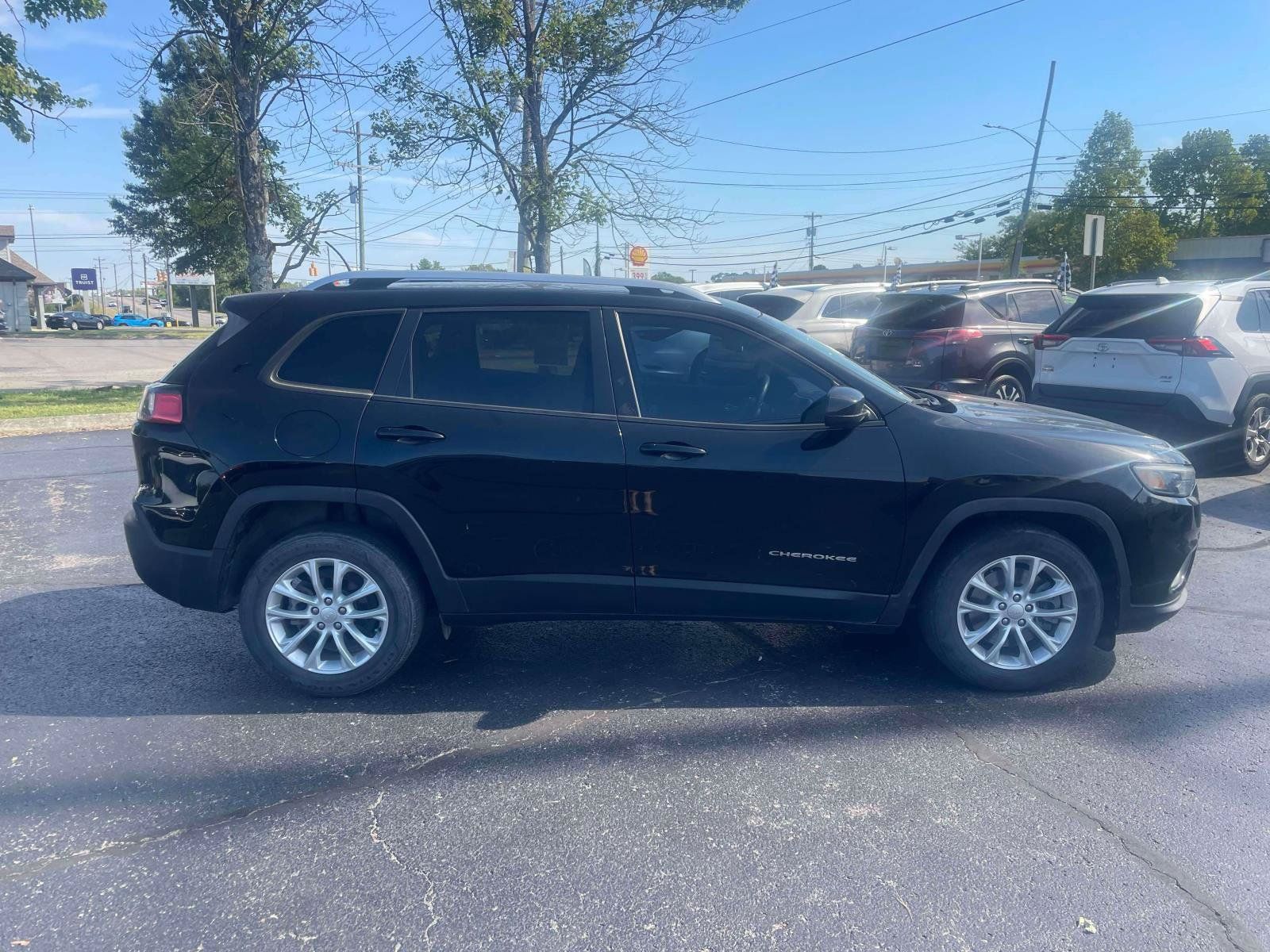 Used 2020 Jeep Cherokee Latitude FWD image 9