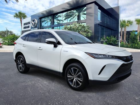 Used 2021 Toyota Venza LE image 3