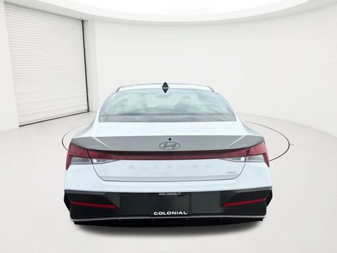 Certified 2025 Hyundai Elantra Limited FWD image 6
