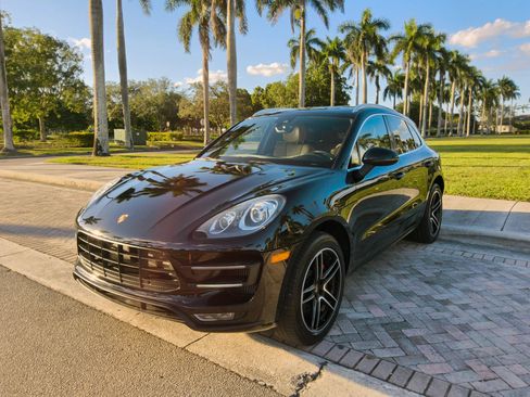 Used 2018 Porsche Macan Turbo AWD/4WD image 3