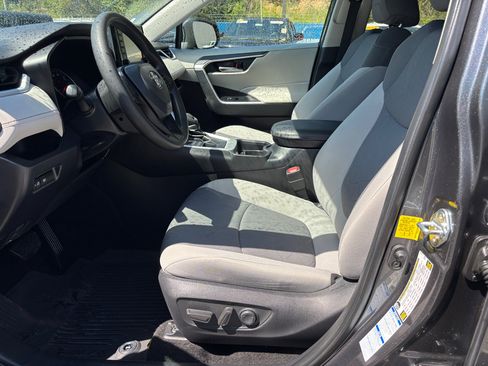 Used 2021 Toyota RAV4 XLE image 8