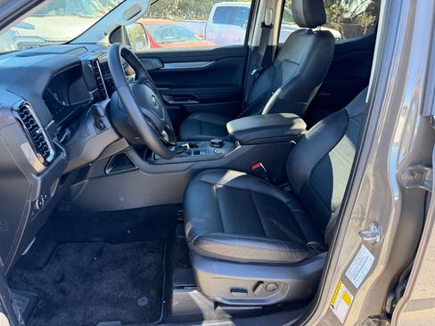 Used 2025 Ford Ranger Lariat w/ FX4 Off-Road Package AWD/4WD image 10