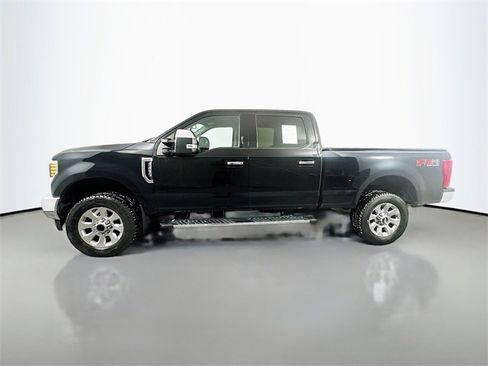 Used 2018 Ford F250 Lariat w/ Chrome Package image 4