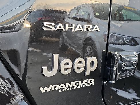 Used 2020 Jeep Wrangler Unlimited Sahara image 31