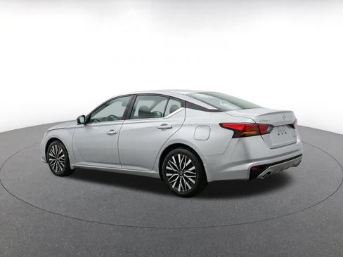 Used 2025 Nissan Altima 2.5 SV FWD image 7