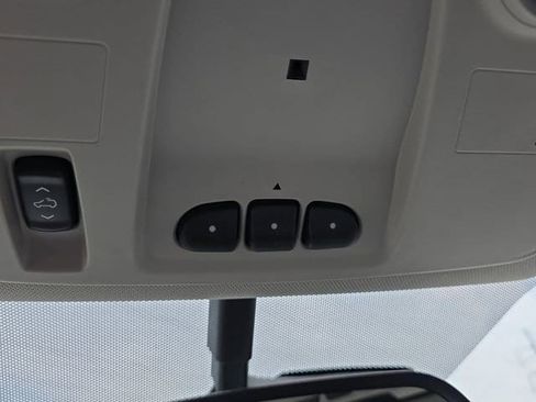 Used 2017 Chevrolet Traverse Premier FWD image 27