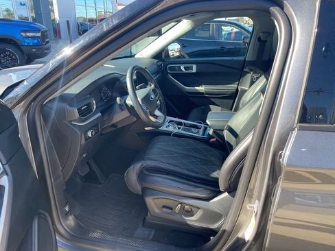 Used 2023 Ford Explorer XLT w/ Equipment Group 202A image 8