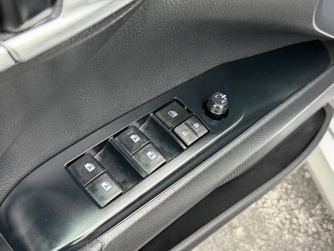 Used 2019 Toyota Camry LE FWD image 13