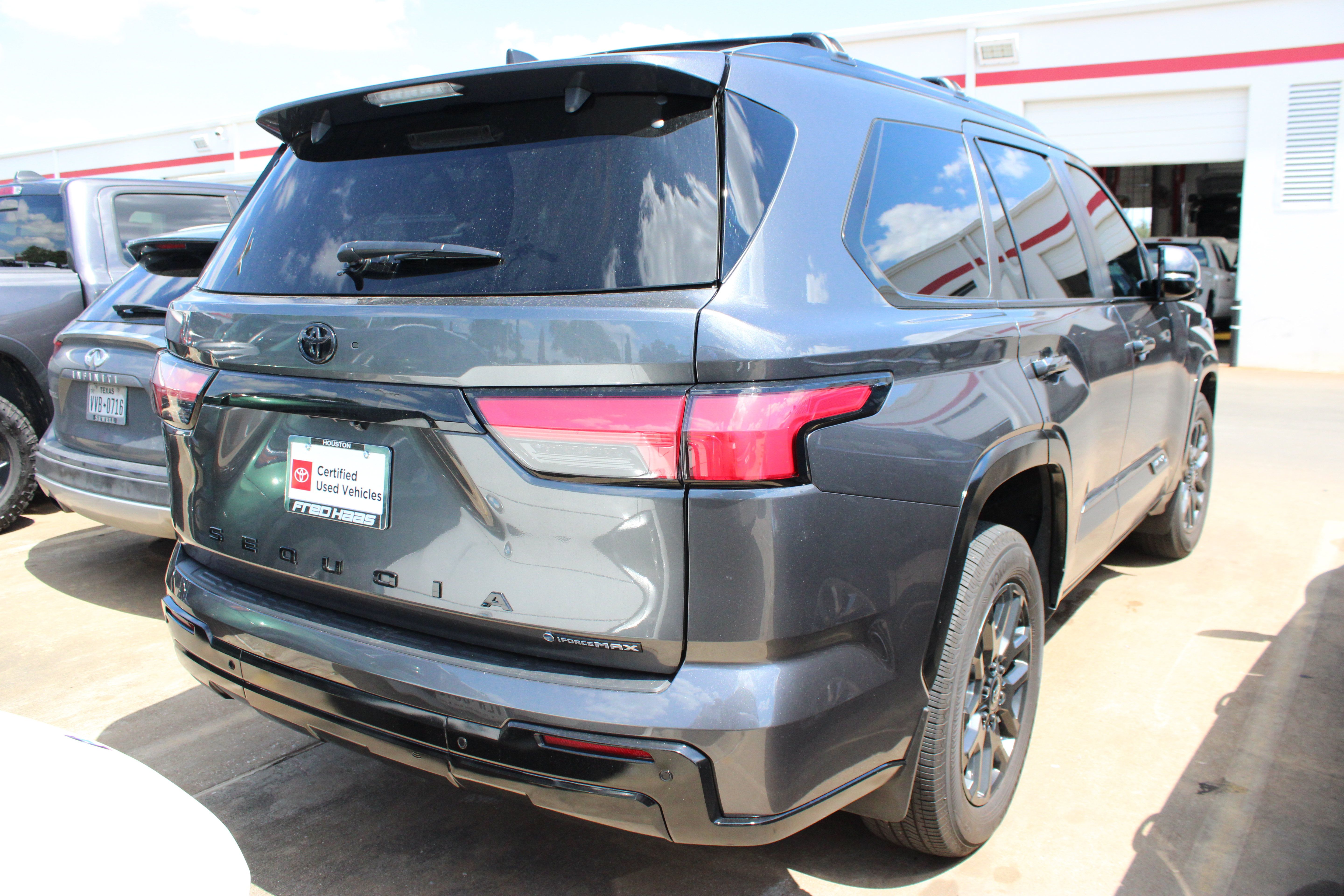 Used 2026 Toyota Sequoia Platinum AWD/4WD image 10