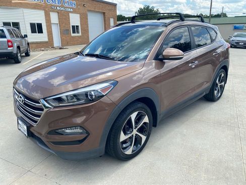 Used 2016 Hyundai Tucson Limited w/ Option Group 03 AWD/4WD image 2