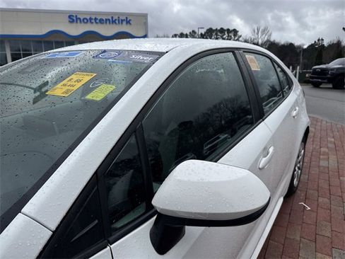 Used 2020 Toyota Corolla LE image 5