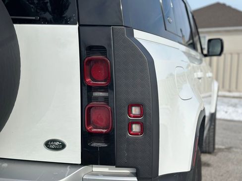 Used 2022 Land Rover Defender 110 S image 12