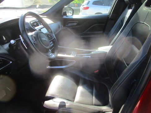 Used 2020 Jaguar F-PACE S image 32