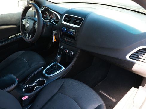 Used 2014 Dodge Avenger SE FWD image 18