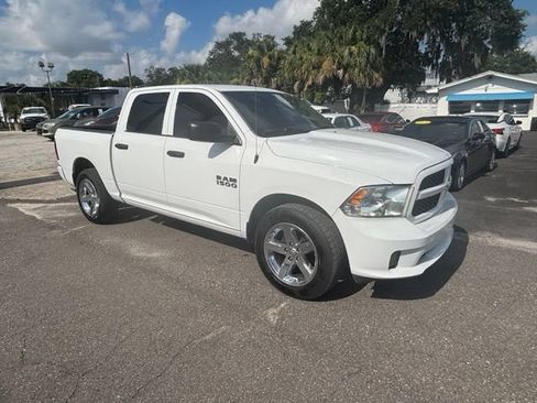 Used 2017 RAM 1500 Express RWD image 9