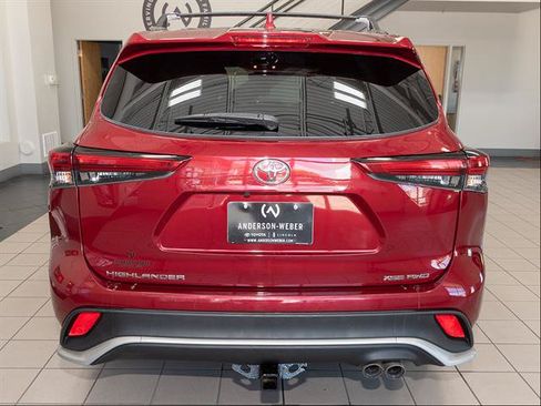 Used 2022 Toyota Highlander XSE AWD/4WD image 22