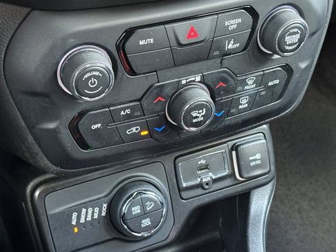 Used 2022 Jeep Renegade Trailhawk AWD/4WD image 22