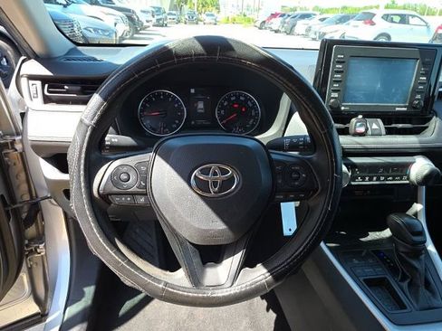 Used 2022 Toyota RAV4 LE image 15
