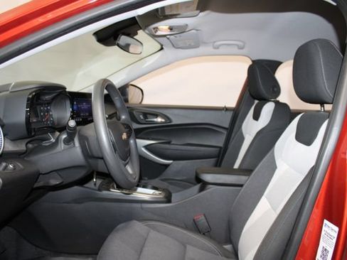 Used 2024 Chevrolet Trax LS FWD image 9