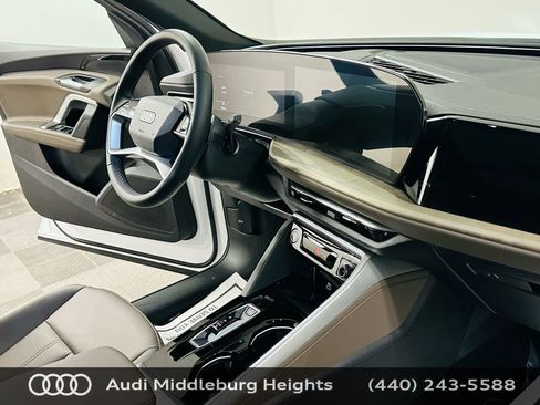 Certified 2025 Audi Q5 2.0T Premium w/ Convenience Package image 10