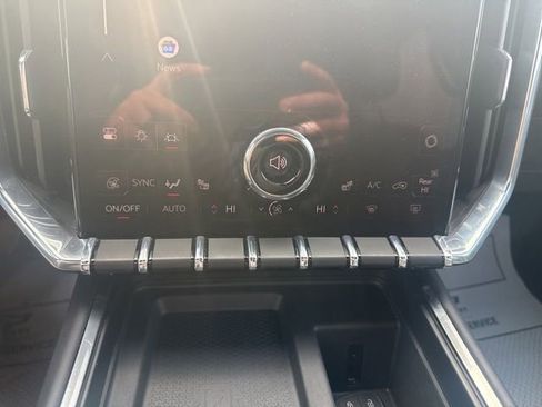 Used 2025 GMC Acadia Elevation w/ Elevation Premium Package image 25