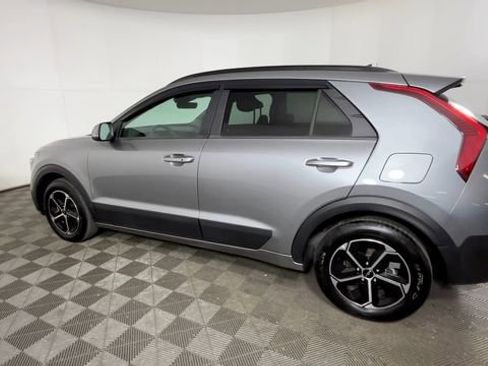 Used 2024 Kia Niro EX FWD image 8