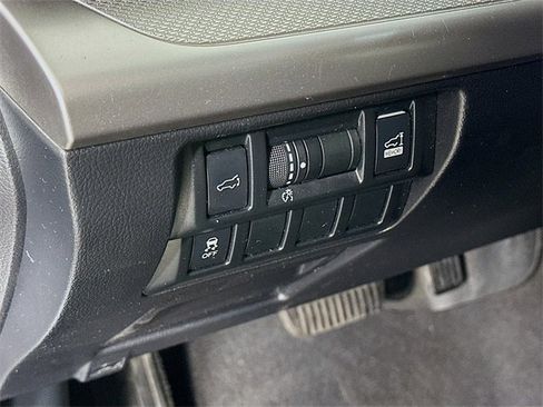 Used 2018 Subaru Outback 2.5i Premium image 23