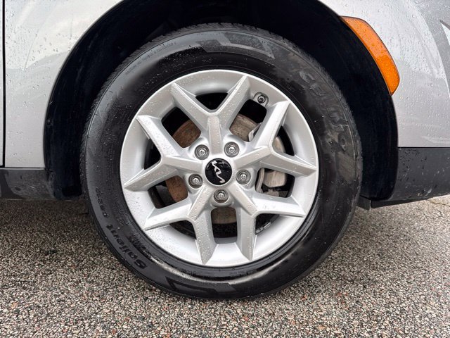 Used 2025 Kia Soul LX w/ LX Technology Package FWD image 9
