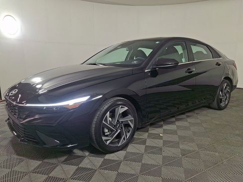 Used 2024 Hyundai Elantra SEL w/ Convenience Package FWD image 3