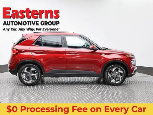 Used 2024 Hyundai Venue Limited FWD image 4