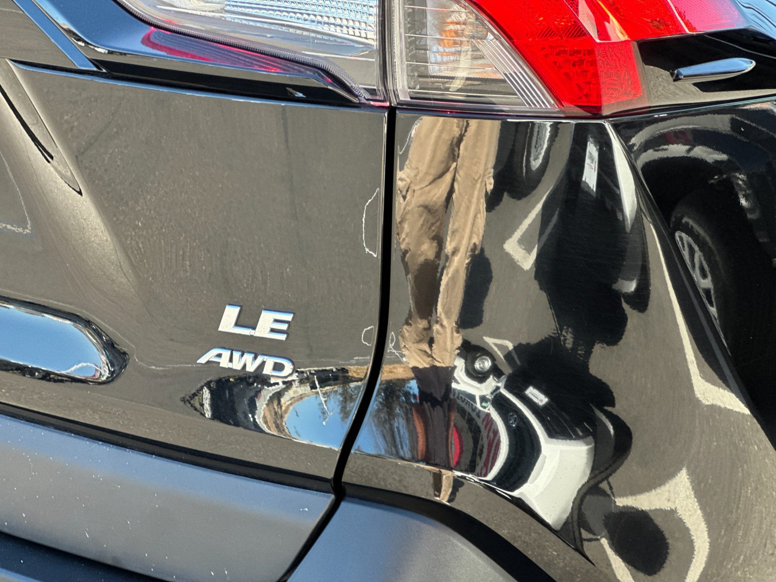 Used 2025 Toyota RAV4 LE AWD/4WD image 23