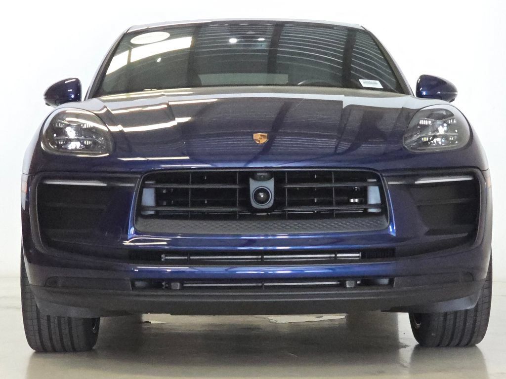 Certified 2026 Porsche Macan AWD/4WD image 6