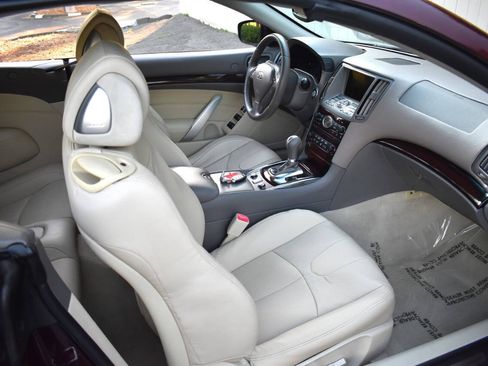 Used 2010 INFINITI G37 Convertible w/ Premium Pkg RWD image 9