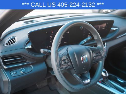 Used 2025 Buick Envista Preferred image 17