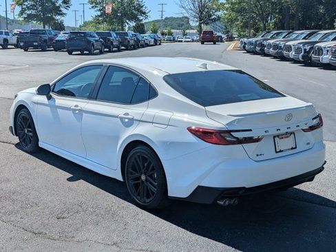 Used 2025 Toyota Camry SE w/ Convenience Package FWD image 5
