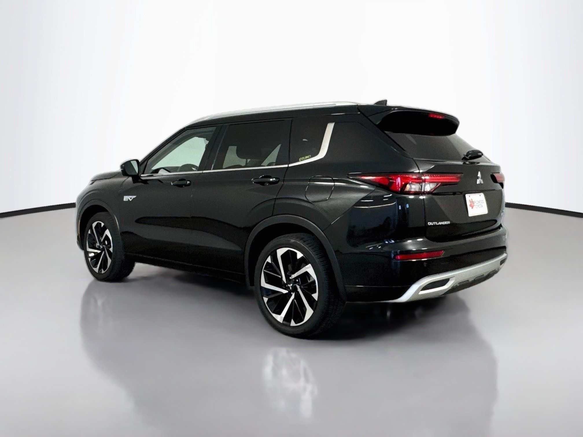 Used 2025 Mitsubishi Outlander 4WD Plug-In Hybrid image 5