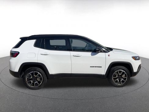 Used 2025 Jeep Compass Trailhawk image 16