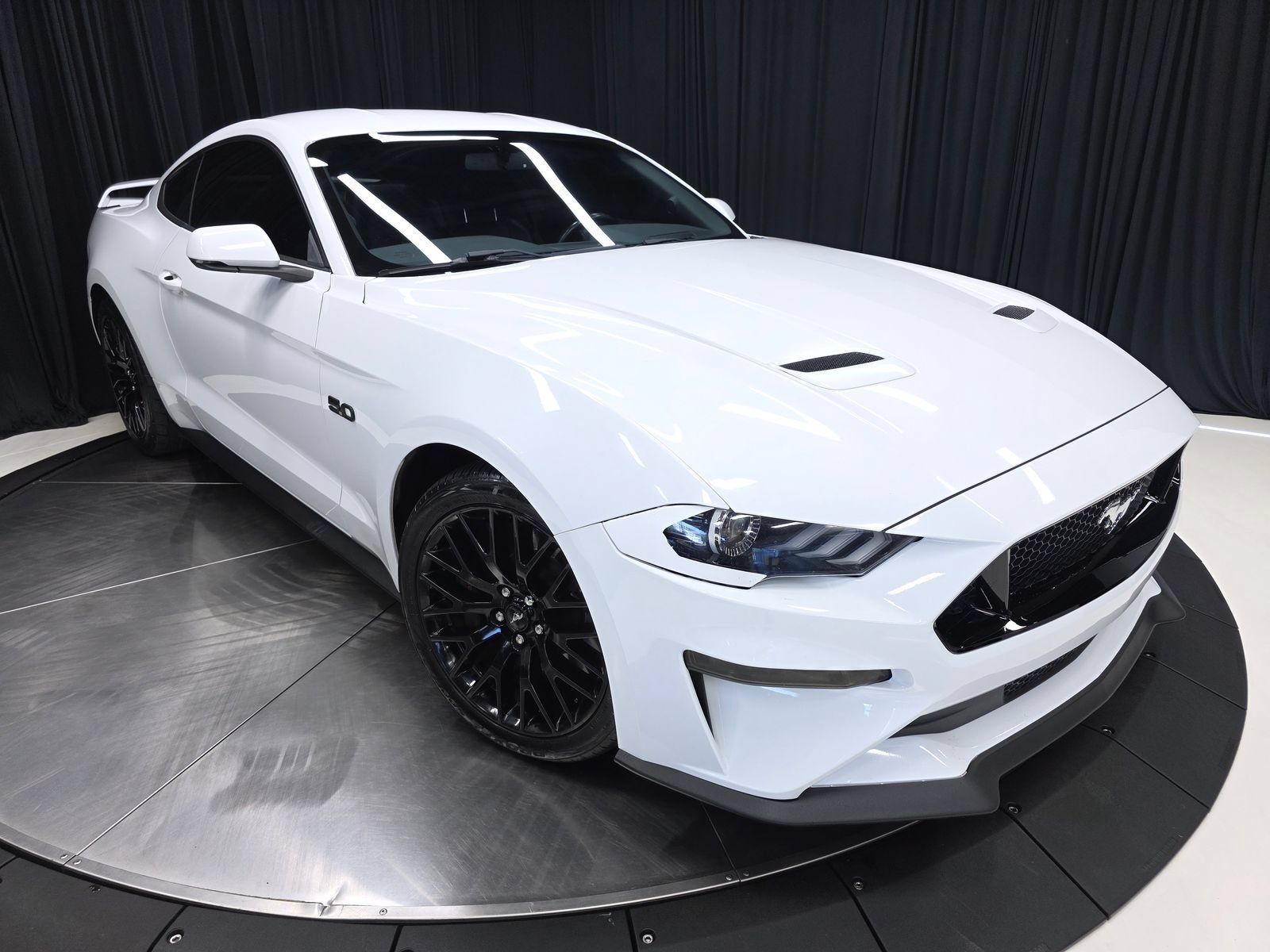 Used 2018 Ford Mustang GT Premium w/ GT Performance Package RWD image 39