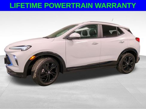 Used 2024 Buick Encore GX Sport Touring image 2
