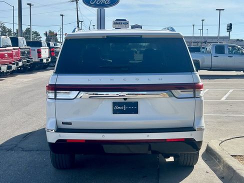 Used 2023 Lincoln Navigator Reserve image 4