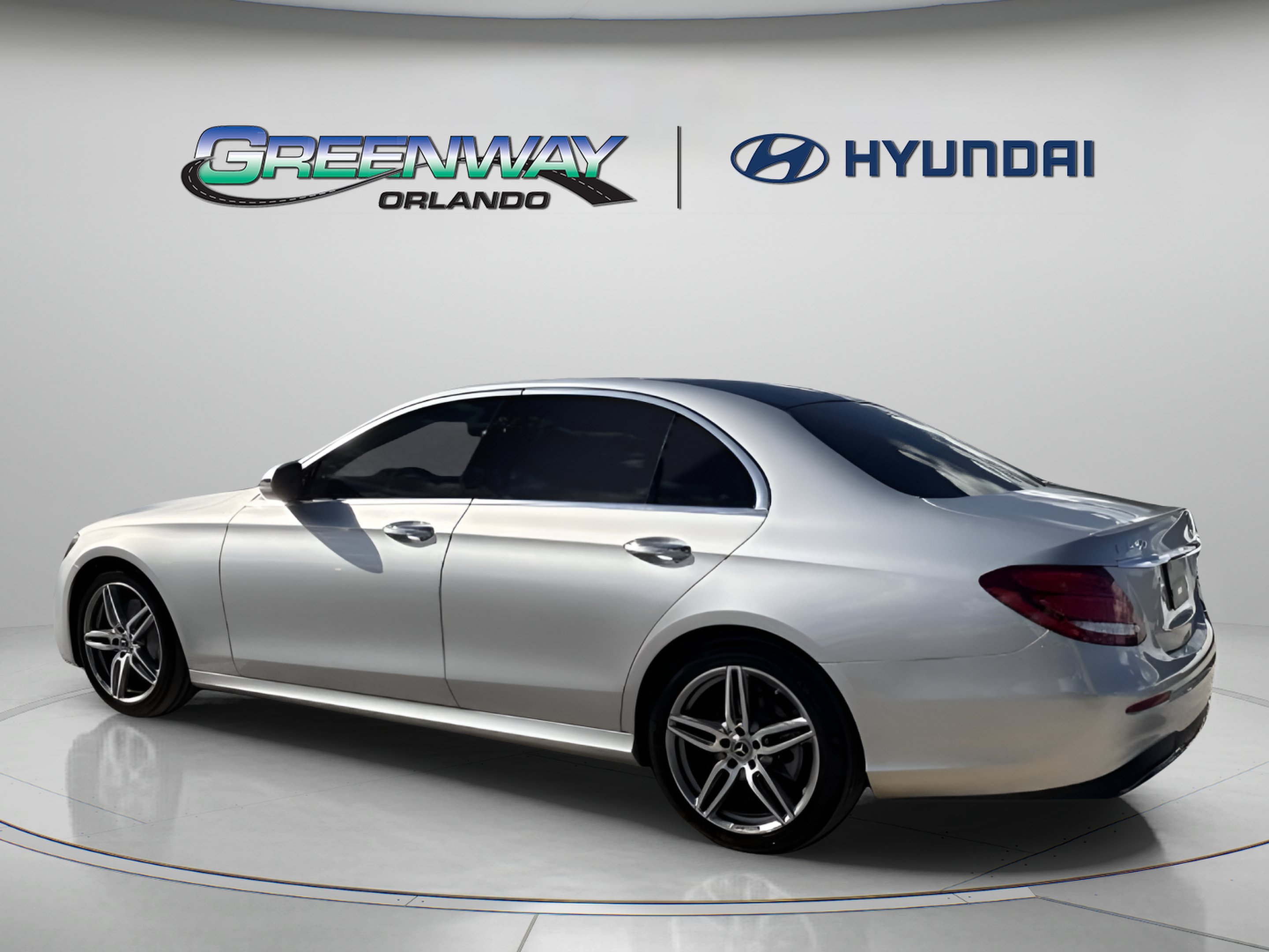 Used 2020 Mercedes-Benz E 350 4MATIC Sedan image 5
