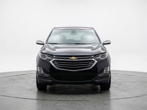 Used 2025 Chevrolet Equinox LT image 2
